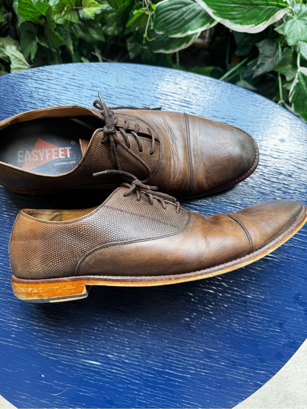 Warfield & Grand Brown Logan Leather Dress Oxfords Cap toe and textured design